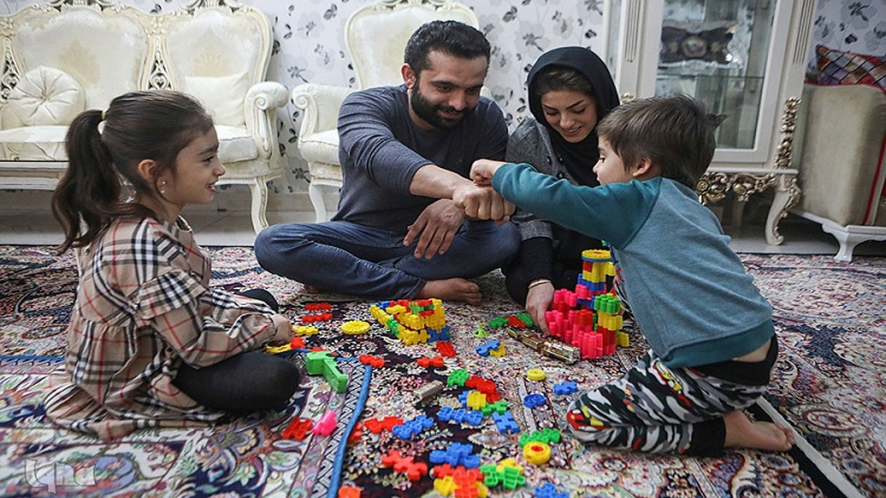 چرا بعضی بچه‌ها پدر و مادر خود را با نام کوچک صدا می‌زنند؟